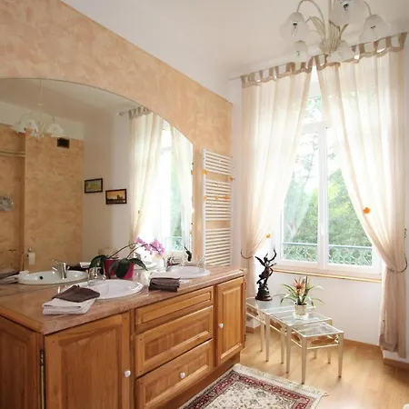 Chateau De Bed & Breakfast